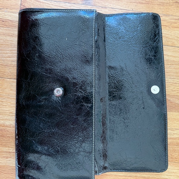 Y2K Patent Leather Chinese Laundry clutch - Picture 5 of 8